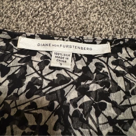 Diane von Furstenberg Sheer Off the Shoulder Black and Grey Blouse S - Picture 5 of 5